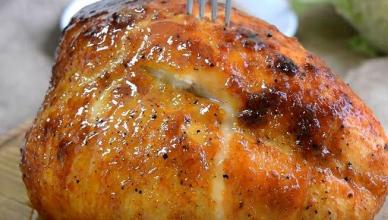 How to cook gentle and juicy chicken fillet in the oven